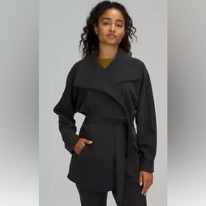 Lululemon belted wrap in Charcoal